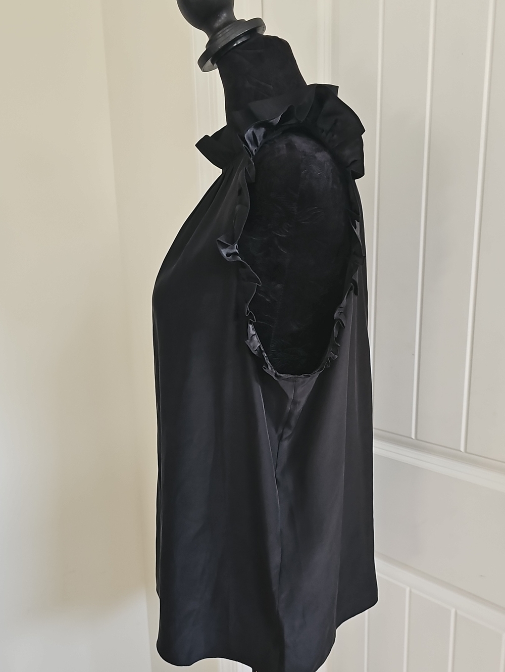Frame Silk Black Ruffle-Neck Sleeveless Camisole, Medium - Picture 3 of 7